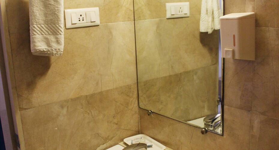 Hotel Corporate Residency, Ahmedabad 5